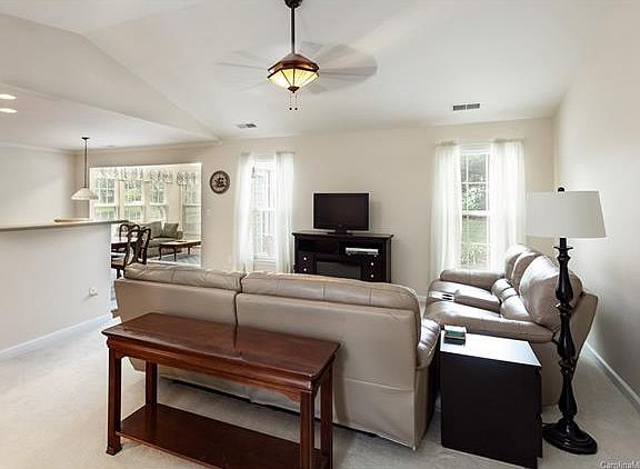3rd image of 1029 Glen Laurel Dr
