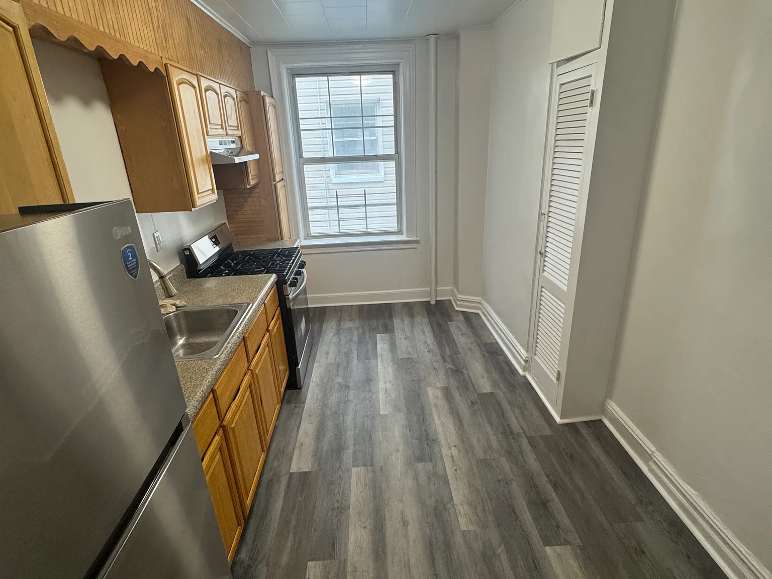3 bed, 1100 sqft, $3,200 — Photo 4