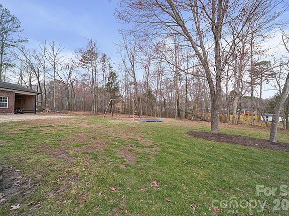 5th image of 433 Laurel Crest Dr