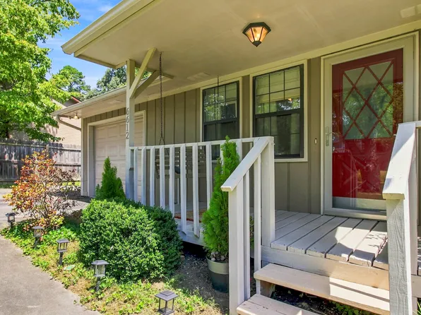 6612 Bay Circle Dr, Knoxville, TN 37918