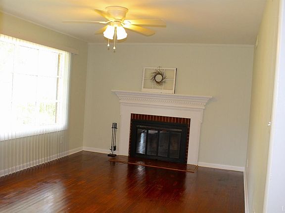 4th image of 153 Laurel Dr