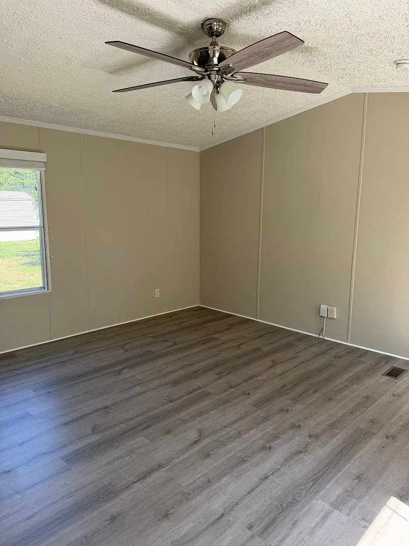 Newly Remodeled Home Near Downtown Aynor — Photo 3