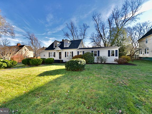 2nd image of 869 Vine St