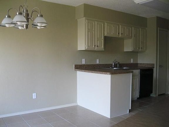 5th image of 517 Brian Dr