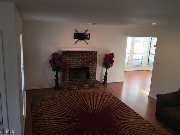 3rd image of 4425 Shelley Ln