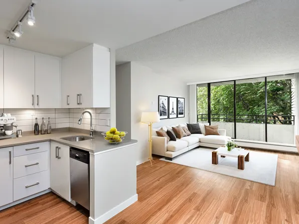 1755 W 14th Ave #1207, Vancouver, BC V6J 2J6