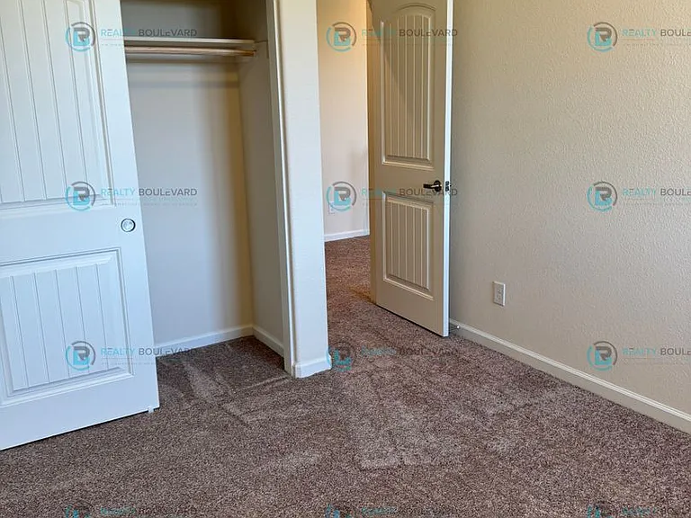 1013 Middle Gate Rd — Photo 11