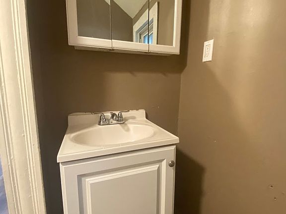 4th image of 3164 W 73rd St APT 5