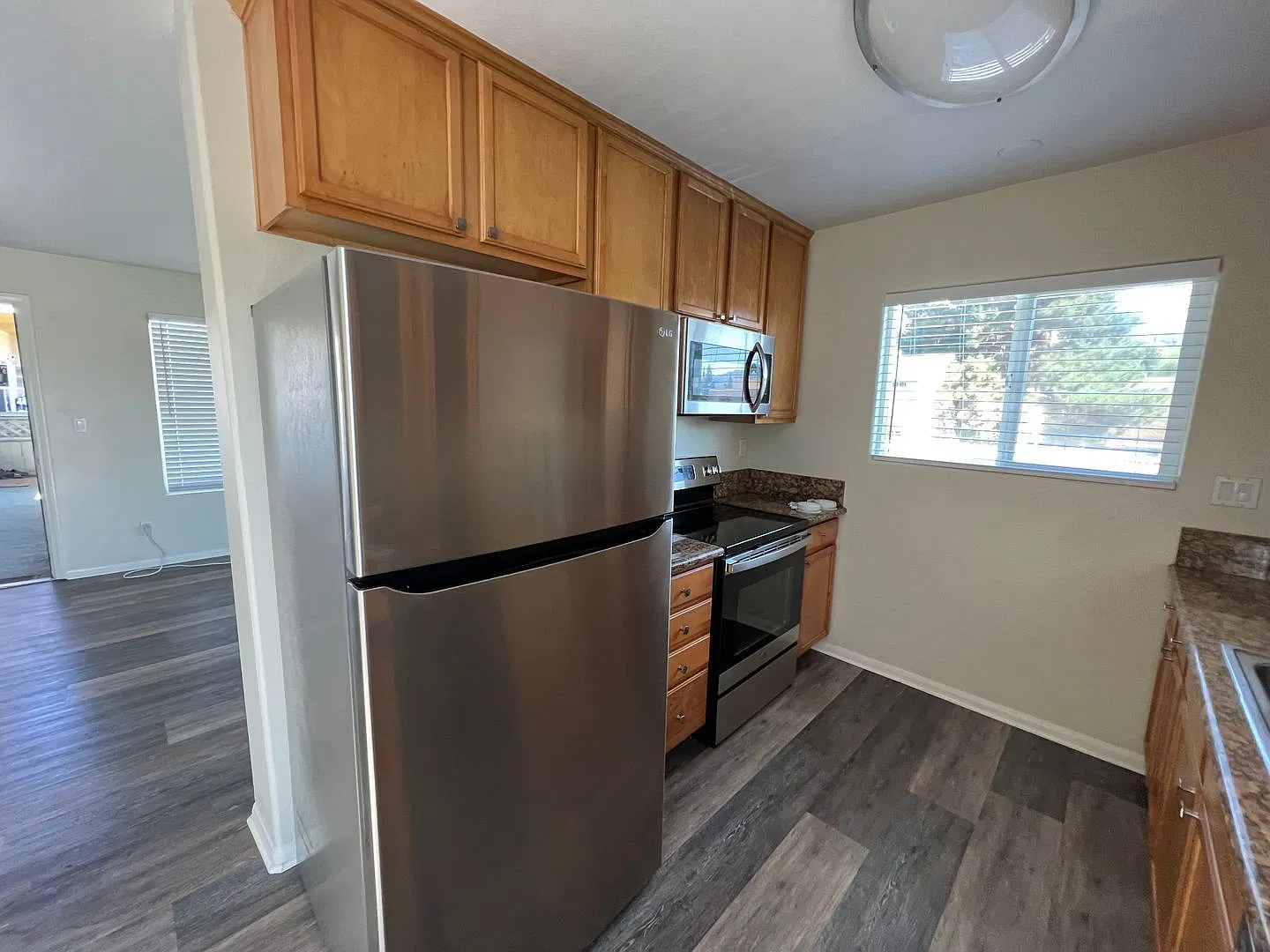 Private 2 Br Condo Gated Complex — Photo 3