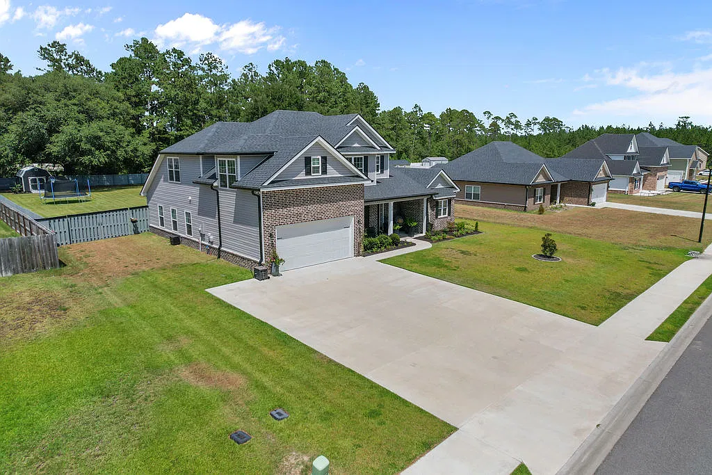 5 bed, 3.5 bath, 3083 sqft, $3,000 — Photo 2