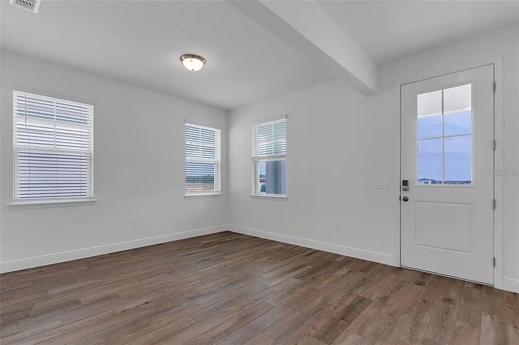 4 bed, 2.5 bath, 2601 sqft, $3,350 — Photo 3
