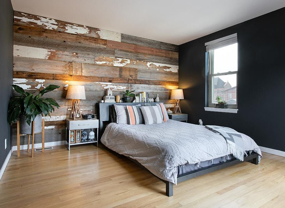 Master bedroom with previous paint (newly painted as of Aug. 2024)