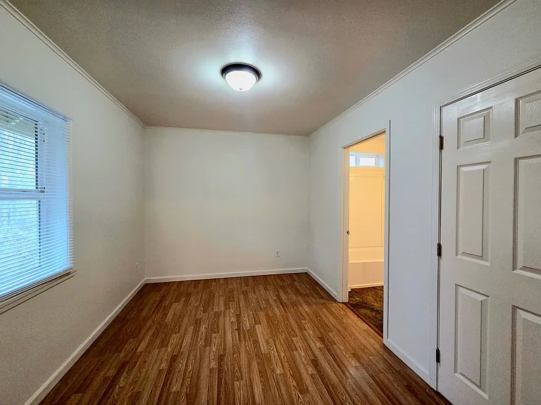 703 Pioneer Ave — Photo 12