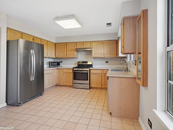 4th image of 81 Coolidge Ct Unit B