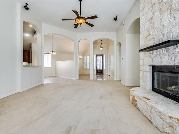 5th image of 1613 Crosson Dr