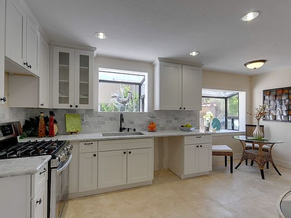 4th image of 272 W Broadmoor Blvd