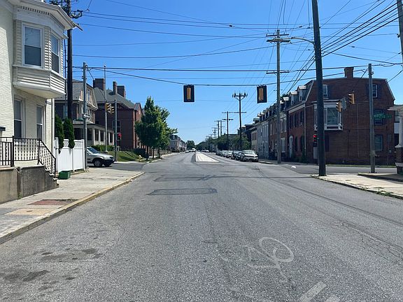 5th image of 600 E Philadelphia St