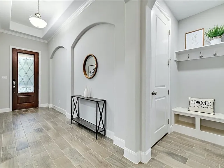 204 Maxwell Way — Photo 3