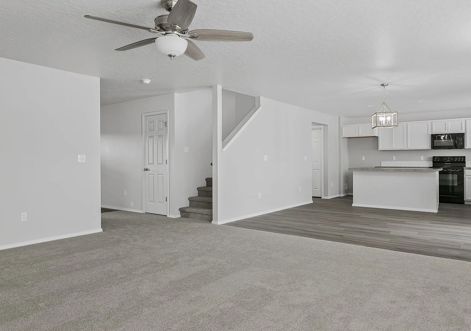 Beautiful & Spacious 2636sf Nampa Home W/3-Car Garage — Photo 3