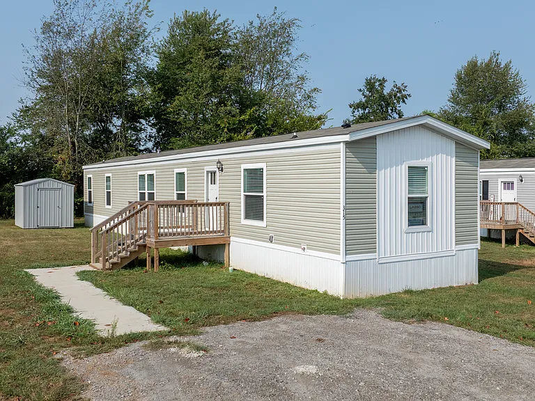 Green River Lake Commons — Photo 8