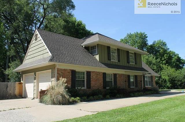 Excellent curb appeal.  Well kept home.  30 year Timberline roof