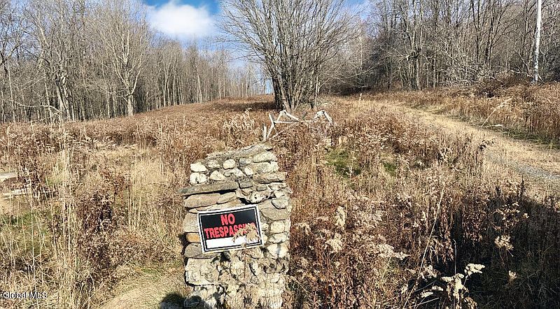 4th image of 221 Babcok Lake Road