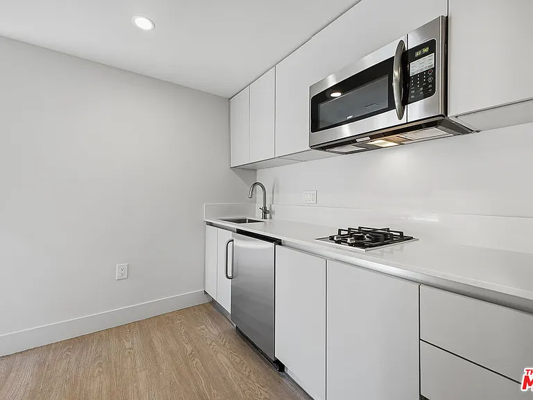 11837 Mayfield Ave #106 — Photo 5