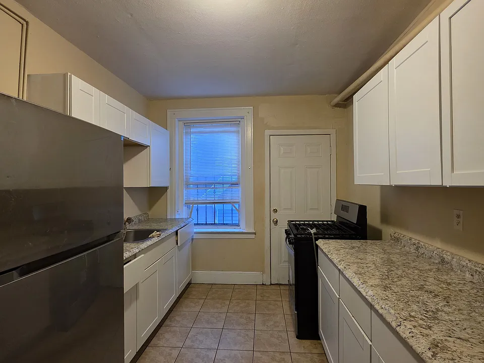 295 Norton St #C9