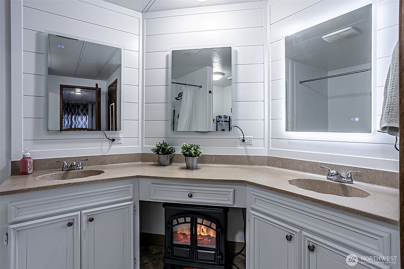 3rd image of 1402 22nd Street NE #214
