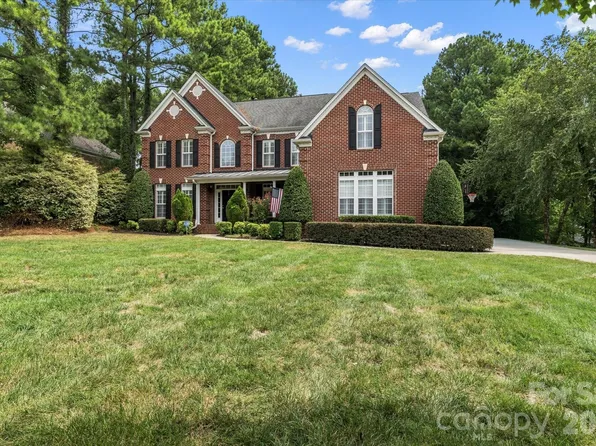 309 Stonewater Bay Ln, Mount Holly, NC 28120
