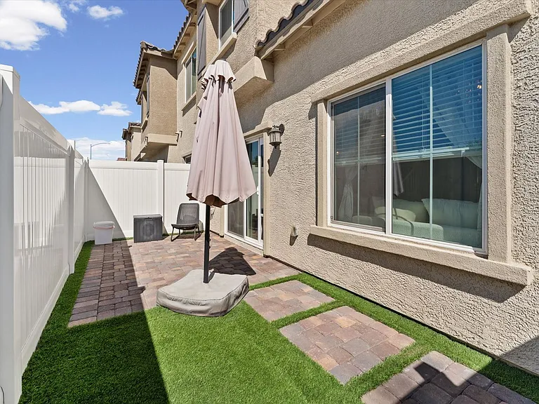 237 Callen Falls Ave #2011 — Photo 33