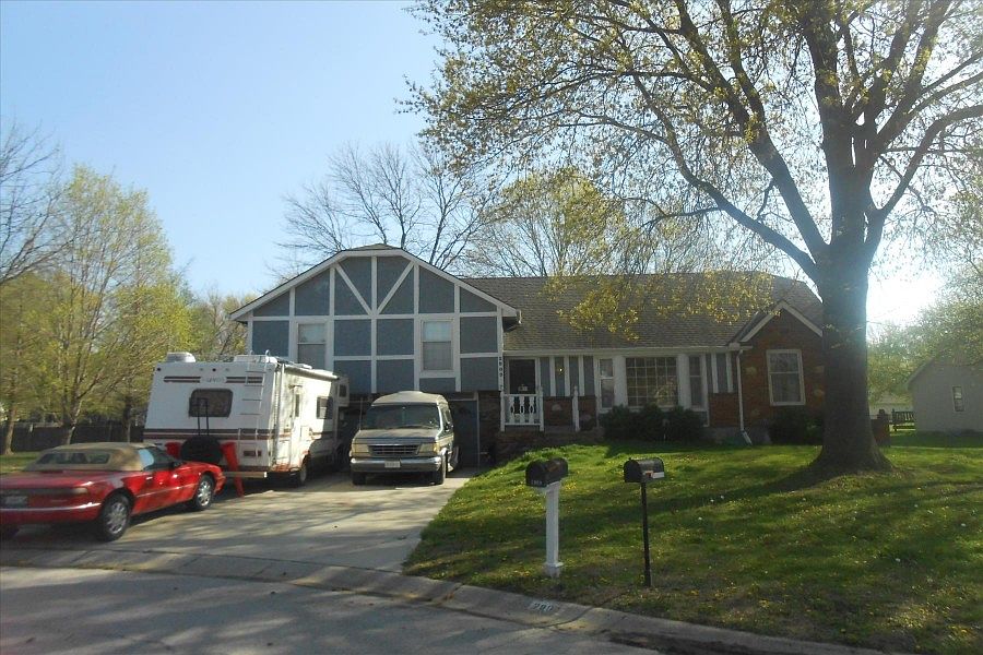 1st image of 2809 S Sweet Briar Dr