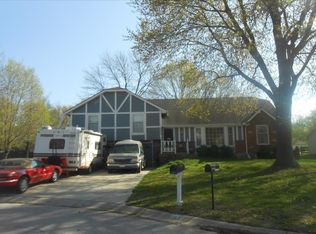 2809 S Sweet Briar Dr, Independence, MO 64057