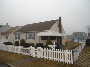 422 Samuels Ave, Hazleton, PA 18201