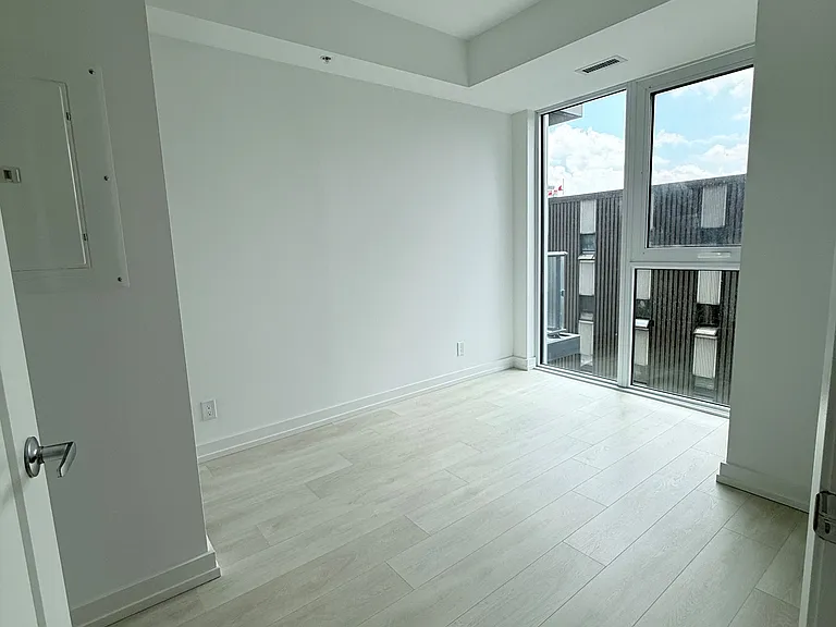 75 James St S #623 — Photo 13