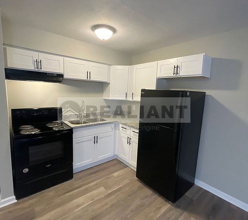1st image of 2021 Cambridge Dr #32