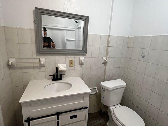 2nd image of 2283 East Ave