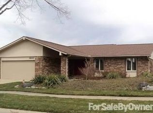 1863 Smallbrook Dr, Troy, MI
