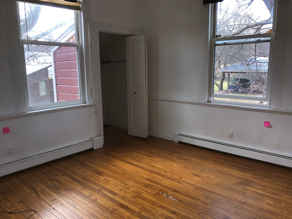 HEAT INCLUDED! Bedroom