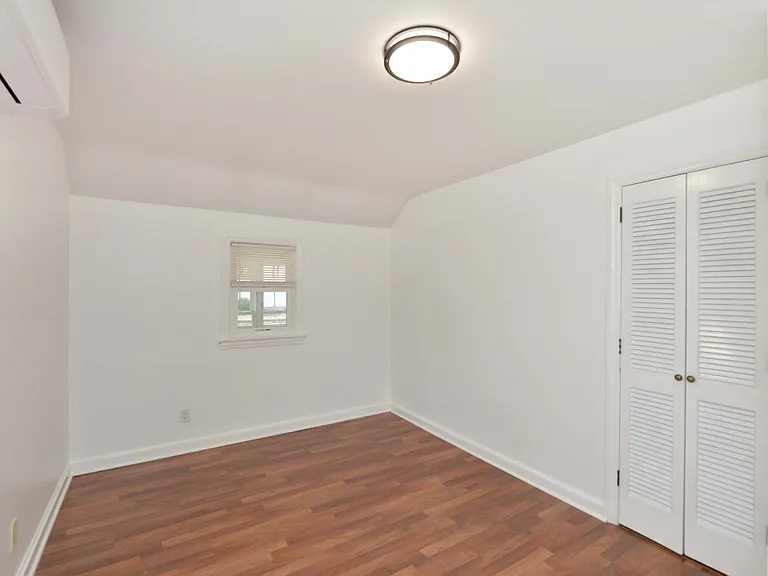 3-11 Lyons Ave — Photo 12
