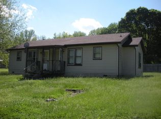 1700 Meadowbrook Dr, Cassville, MO 65625