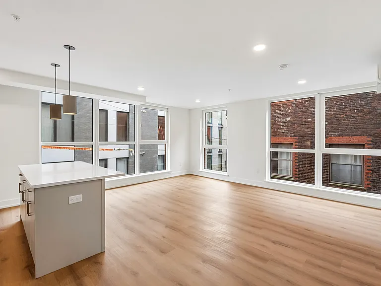 1813 N Howard St — Photo 17