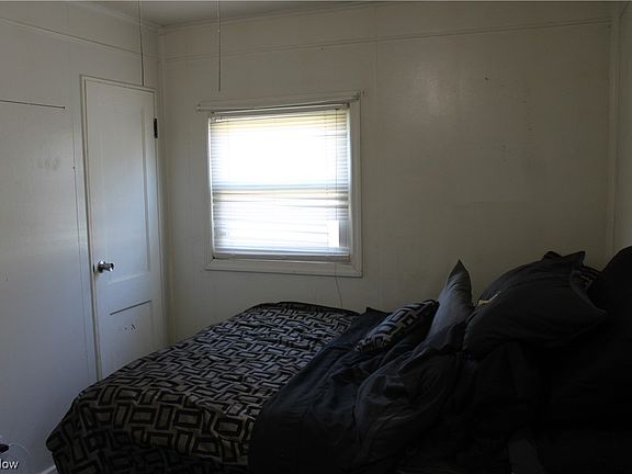 5th image of 1665 Thalia Ave