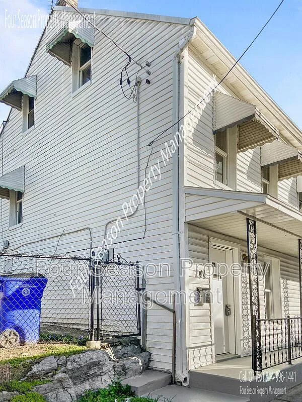 2 bed, 1.0 bath, 1200 sqft, $1,099 — Photo 1