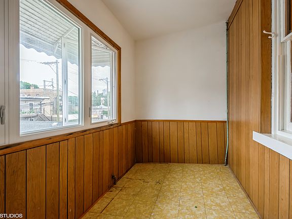 5th image of 5138 W Montrose Ave #2N