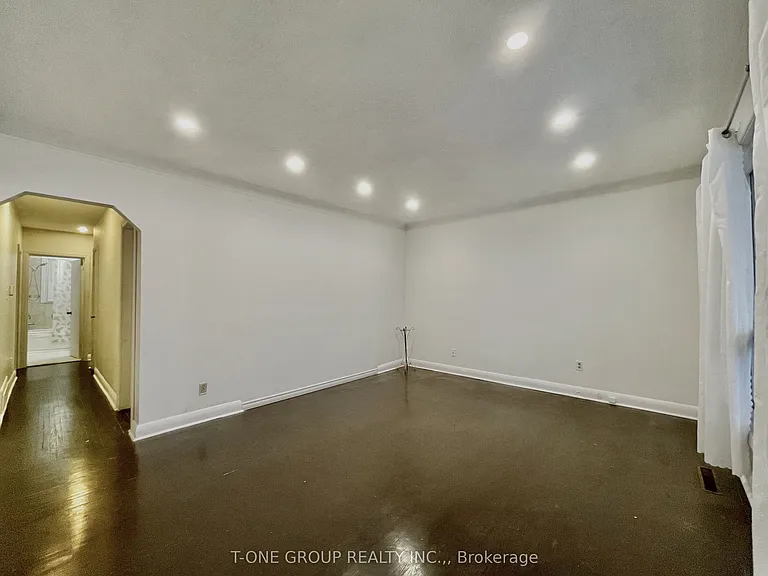14 Madawaska Ave #MAIN — Photo 4