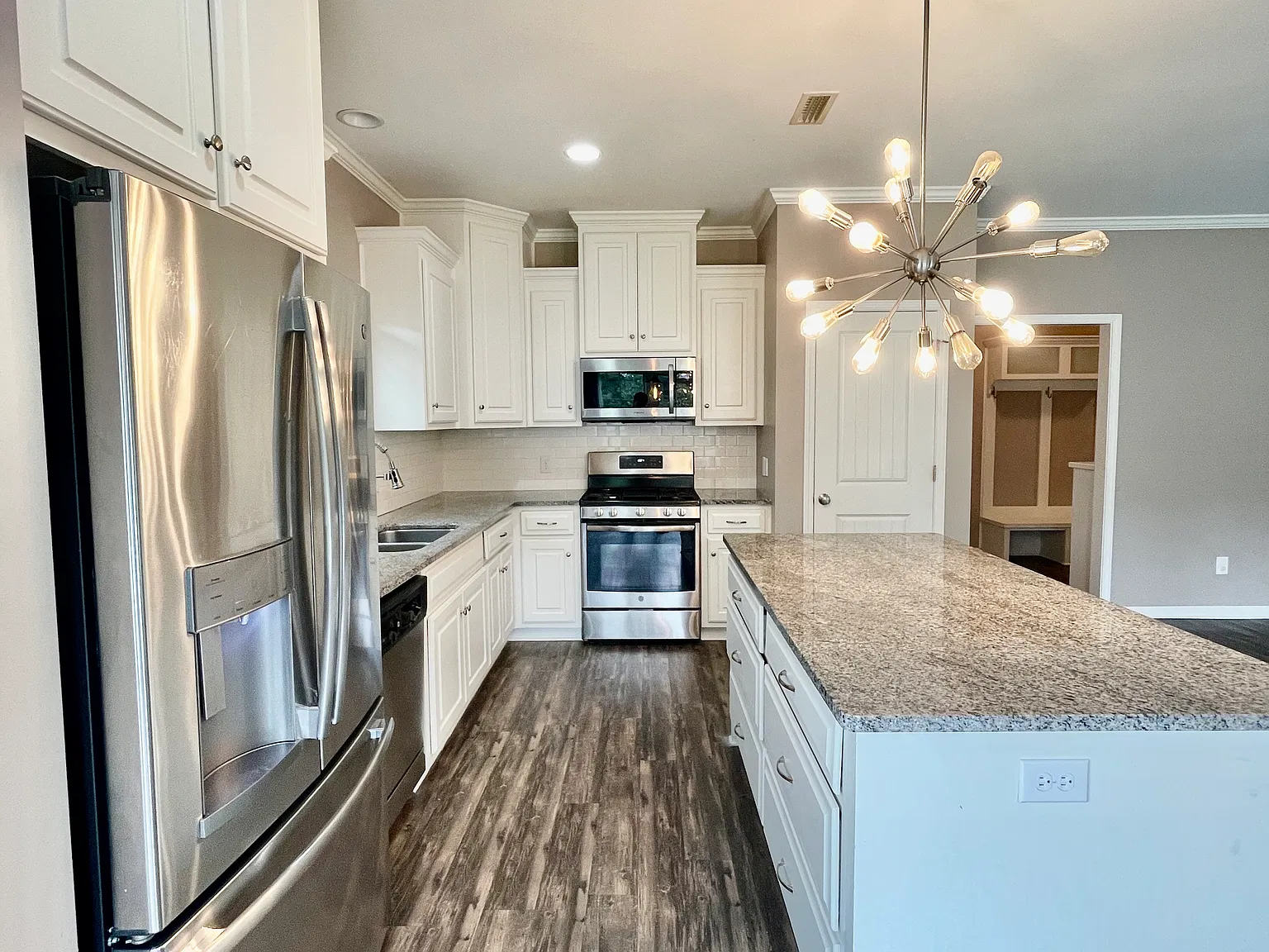 3 bed, 1809 sqft, $2,350 — Photo 4