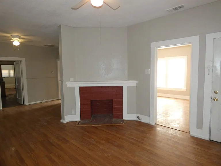 1436 E North 10th St — Photo 5