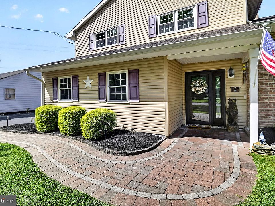 1st image of 14 Cherrybook Ln