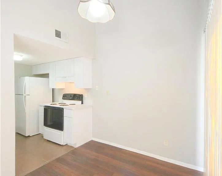 1013 Fieldwood Dr #B — Photo 10